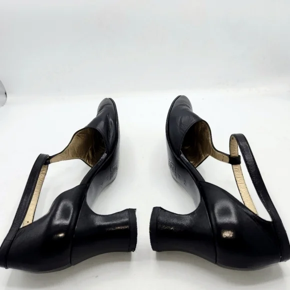 YVES SAINT LAURENT VINTAGE LEATHER T-STRAP ALMOND TOE MARY JANE SHOES BLACK 7.5